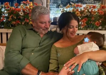 Γιώργος Πατούλης – Νάνσυ Κοιλού: Το φωτογραφικό άλμπουμ από την Νάξο με τον γιο τους