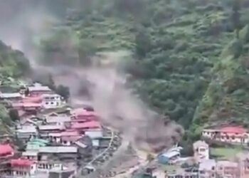 Alldaynews.gr Συγκλονιστικό βίντεο με χείμαρρο λάσπης να «καταπίνει» κωμόπολη – Τουλάχιστον 4 νεκροί και δεκάδες αγνούμενοι