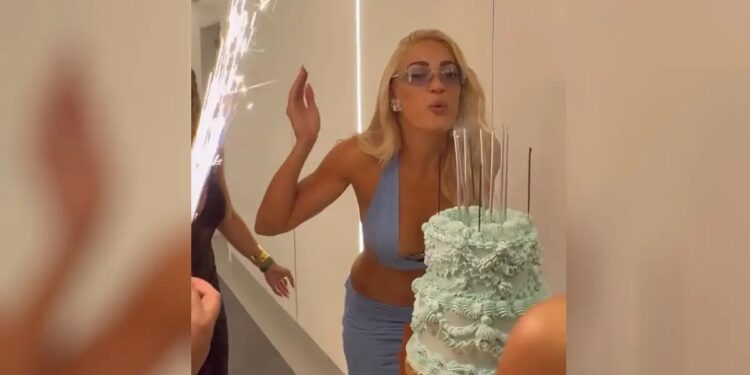 Η Ιωάννα Τούνη γιορτάζει τα γενέθλια της στην Ίμπιζα – Βίντεο με την τούρτα υπερπαραγωγή και την έκπληξη των φίλων της