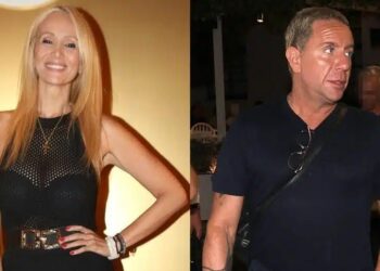 Alldaynews.gr «Δεν έχω κρύψει ποτέ ότι είχα μια δύσκολη παιδική ηλικία. Με 2 γονείς που αντιμετώπισαν ψυχικές διαταραχές» – Στο 1ο σχόλιο