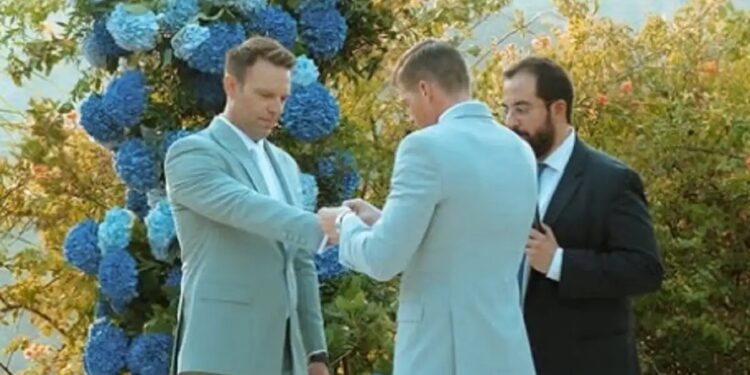 Στέφανος Κασσελάκης: Για πρώτη φορά εικόνες από τον γάμο του με τον Τάιλερ του στα Χανιά