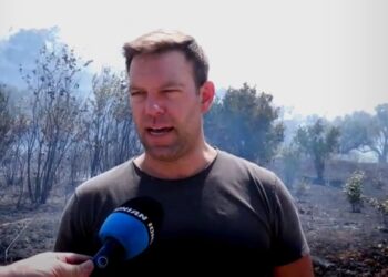 Κασσελάκης: Πελετίδης, πυροσβέστες, εθελοντές ήταν στη φωτιά – Γιατί δεν πήγαν οι υπουργοί και ο Μητσοτάκης;
