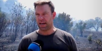 Κασσελάκης: Πελετίδης, πυροσβέστες, εθελοντές ήταν στη φωτιά – Γιατί δεν πήγαν οι υπουργοί και ο Μητσοτάκης;