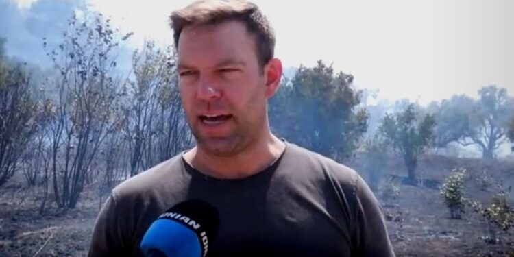 Κασσελάκης: Πελετίδης, πυροσβέστες, εθελοντές ήταν στη φωτιά – Γιατί δεν πήγαν οι υπουργοί και ο Μητσοτάκης;