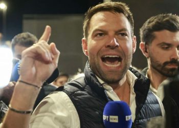 Παλαιό Φάληρο: «Κλειδί» τα δύο αδέρφια του 3χρονου κοριτσιού – Τι κατηγορίες βαραίνουν τη μητέρα