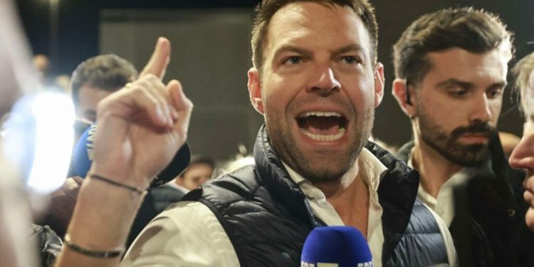 Παλαιό Φάληρο: «Κλειδί» τα δύο αδέρφια του 3χρονου κοριτσιού – Τι κατηγορίες βαραίνουν τη μητέρα