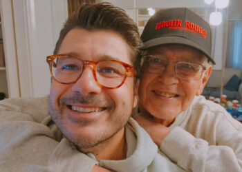 «Δεν το πιστεύω μπαμπά μου» – Το σπαρακτικό «αντίο» του Λάμπρου Κωνσταντάρα για τον θάνατο του πατέρα του