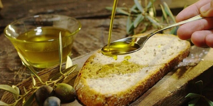 Alldaynews.gr Έτρωγε καθημερινά μια φέτα ψωμί βουτηγμένη σε ελαιόλαδο – Ένα μήνα μετά…