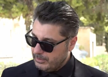 Λάμπρος Κωνσταντάρας: «Μακάρι να επέστρεφε λίγο, να έβλεπε όλα αυτά που είπαν για αυτόν και ας ξανάφευγε»