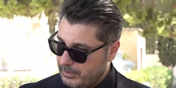 Alldaynews.gr Λάμπρος Κωνσταντάρας: «Μακάρι να επέστρεφε λίγο, να έβλεπε όλα αυτά που είπαν για αυτόν και ας ξανάφευγε»