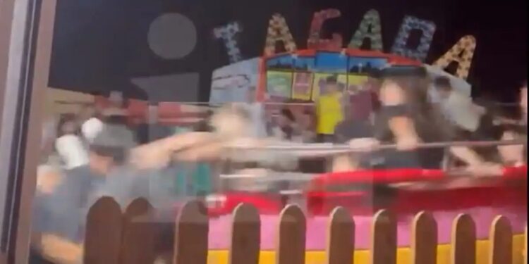 Alldaynews.gr Σοκαριστικό ατύχημα σε λούνα παρκ στην Ελλάδα – Εκσφενδονίστηκαν 4 άτομα (video)