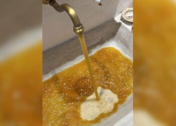 Εκτός λειτουργίας ο Βιολογικός: Λύματα καταλήγουν στη θάλασσα και στις βρύσες σπιτιών και αυλών, δείτε βίντεο και φωτογραφίες