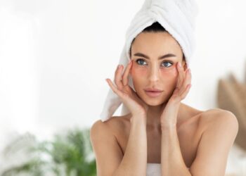 Summer skincare routine για λιπαρή επιδερμίδα. Τα must beauty steps με προϊόντα προσώπου για υγιή και μεταξένια όψη!