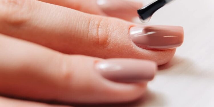 Alldaynews.gr Καρκινογόνες και τοξικές ουσίες σε τζελ νυχιών και βερνίκια – Απαγόρευση χρήσης από την Ευρωπαϊκή Επιτροπή