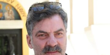 Στάθης Μαντζώρος: Στο νοσοκομείο «Ερυθρός Σταυρός» με πρόβλημα υγείας – Αγωνία για τον ηθοποιό