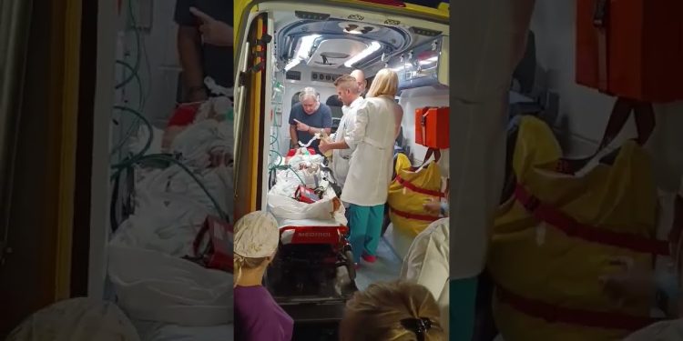 Alldaynews.gr Μάχη για τη ζωή της δίνει 14χρονη: Μεταφέρθηκε με ελικόπτερο (video)