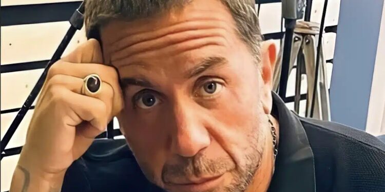 ΕΣΠΑΣΕ ΤΗ ΣΙΩΠΗ ΤΟΥ ΤΩΡΑ Ο ΜΑΖΩΝΑΚΗΣ ΜΕΣΑ ΑΠΟ ΤΗΝ ΨΥΧΙΑΤΡΙΚΗ ΚΛΙΝΙΚΗ  – «ΜΕ ΤΥΛΙΞΑΝ…»