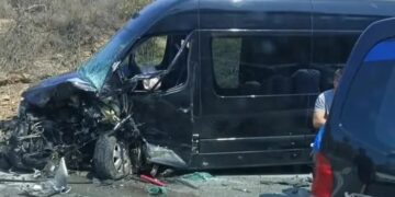 Alldaynews.gr Σοβαρό τροχαίο: Δύο μίνι βαν γεμάτα τουρίστες συγκρούστηκαν μεταξύ τους – 8 τραυματίες – ΦΩΤΟ και ΒΙΝΤΕΟ