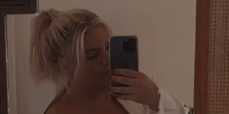 Alldaynews.gr Χαμός με το νέο κοpμί της Δανάης Μπάρκα – Μοιάζει με καλλονή από την Λατινική Αμερική