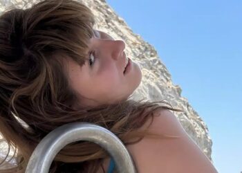 Η Μυρτώ της Πάρου βρίσκει ξανά χαρά στη θάλασσα – Το συγκινητικό μήνυμα της μητέρας της