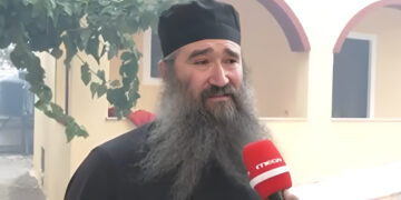 Φωτιά στα Συχαινά Αχαΐας – Πατέρας Γερβάσιος: «Αυτό που ζήσαμε ήταν ένα μεγάλο θαύμα. Η φωτιά πέρασε μέσα από τη μονή αλλά δεν κάηκε τίποτα»