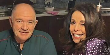 Alldaynews.gr «Μάτια που δεν είναι εδώ αλλά σε ακολουθούν»: Σπαράζει καρδιές η Βούλα Πατουλίδου 17 μέρες μετά τον χαμό του συζύγου της