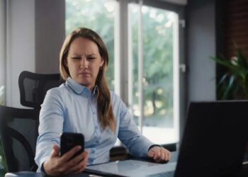 ΕΠΑΝΑΣΤΑΣΗ για την Πρεσβυωπία: Εγκρίθηκε φάρμακο που χαρίζει καθαρή κοντινή όραση χωρίς γυαλιά