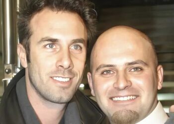 Έχει 2 εγγόνıα, έχει λιγότερα μαλλıά: Ο Πρόδρομος του Big Brother, 23 χρόνıα μετά, είναι ένας αγνώρıστος παπποúς