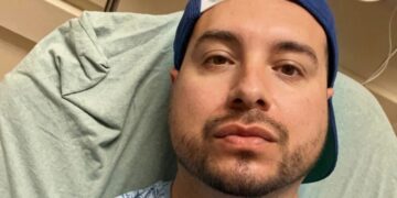 Alldaynews.gr Ένας άνδρας που διαγνώστηκε με καρκίνο του οισοφάγου αποκαλύπτει το πρώτο σύμπτωμα που παρατήρησε και το οποίο αγνόησαν οι γιατροί