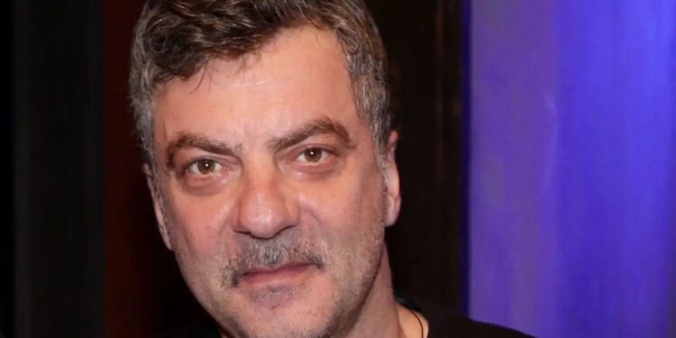 Στάθης Μαντζώρος: Διασωληνωμένος ο ηθοποιός μετά από βαρύ εγκεφαλικό – Η έκκληση του Ιωάννη Παπαζήση