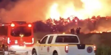 ΦΩΤΙΑ ΤΩΡΑ ΜΕΣΑ ΣΤΗ ΝΥΧΤΑ ΣΤΗΝ ΑΤΤΙΚΗ – ΣΥΝΑΓΕΡΜΟΣ ΣΤΗΝ ΠΥΡΟΣΒΕΣΤΙΚΗ