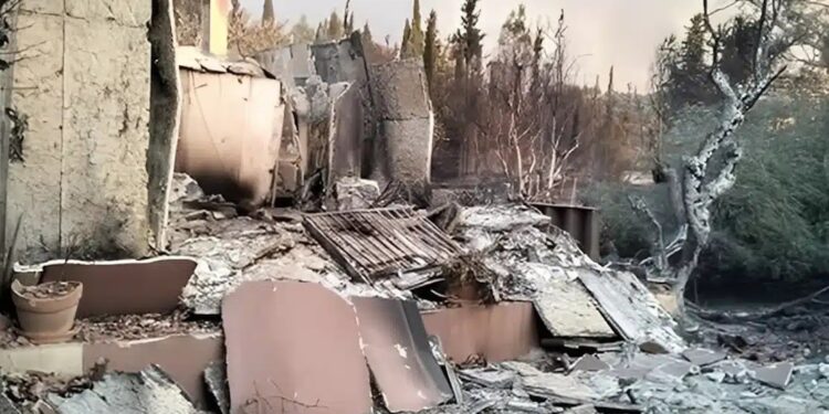 Η τραγωδία ενός πυρόπληκτου στην Πάτρα: Το σπίτι και η ιτιά στη μνήμη της κόρης του έγιναν στάχτη