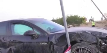 Alldaynews.gr Σοβαρό τροχαίο μετά από εμβολισμό ΙΧ από Porsche – Ο οδηγός της έσπασε την ηλιοροφή και εξαφανίστηκε (video)