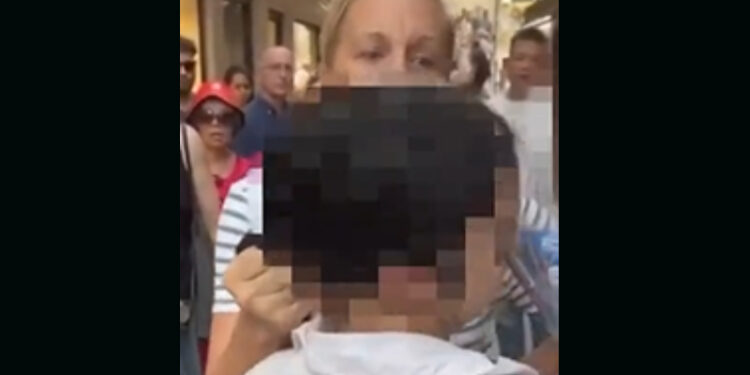 Alldaynews.gr Τουρίστρια στη Βενετία αρπάζει από την κοτσίδα 14χρονη «πορτοφολού»