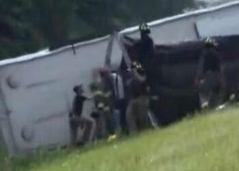 Τραγωδία: Πολλοί νεκροί και τραυματίες από ανατροπή τουριστικού λεωφορείου