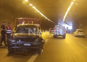 Τροχαίο: Νεκρός ο οδηγός που έπαθε ανακοπή και καρφώθηκε σε τούνελ