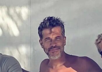 Η οικογένεια Βαρθακούρη σε ένα σπάνιο reunion: Ο Χάρης με τα αδέλφια, τις κόρες του και μία απουσία