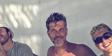 Alldaynews.gr Η οικογένεια Βαρθακούρη σε ένα σπάνιο reunion: Ο Χάρης με τα αδέλφια, τις κόρες του και μία απουσία