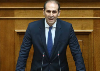 Τραγικό «παιχνίδι» της μοίρας για τον Βεσυρόπουλο: Βοήθησε να πολλαπλασιαστούν οι απινιδωτές στη χώρα αλλά «έσβησε» σε παραλία που δεν διέθετε