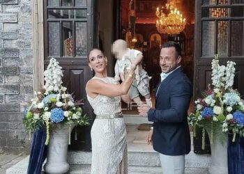 Ανθή Βούλγαρη – Κώστας Κωνσταντινίδης: Οι φωτογραφίες από τη βάφτιση του γιου τους και το όνομα που πήρε