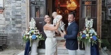 Ανθή Βούλγαρη – Κώστας Κωνσταντινίδης: Οι φωτογραφίες από τη βάφτιση του γιου τους και το όνομα που πήρε