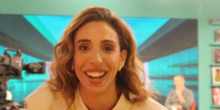 Έλενα Χαραλαμπούδη: «Μία κυρία μπήκε απ’ το παράθυρο του αυτοκινήτου και μου φώναζε “Σ’ αγαπώ”»