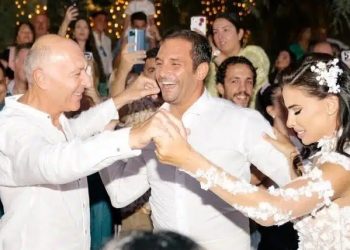 Ευθύμης Ζησάκης – Χρύσα Παπαλελούδη: Η σπάνια εικόνα με τον μονάκριβο γιο τους