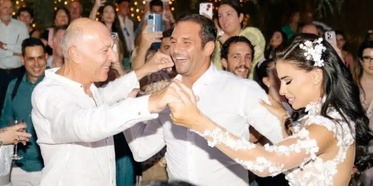 Alldaynews.gr Ευθύμης Ζησάκης – Χρύσα Παπαλελούδη: Η σπάνια εικόνα με τον μονάκριβο γιο τους