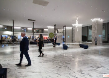 Θρίλερ: Έριξαν από το παράθυρο πρέσβη – Η σύζυγος του δήλωσε χθες την εξαφάνιση του λέγοντας ότι έλαβε ένα ανησυχητικό μήνυμα