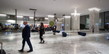 Θρίλερ: Έριξαν από το παράθυρο πρέσβη – Η σύζυγος του δήλωσε χθες την εξαφάνιση του λέγοντας ότι έλαβε ένα ανησυχητικό μήνυμα