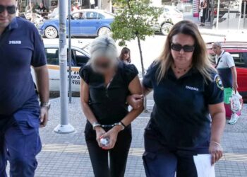 Ελεύθερη με εγγύηση 50.000 εupώ η 45χρονη οδηγός της Porsche – «Θέλω να ζητήσω ταπεινά συγγνώμη»