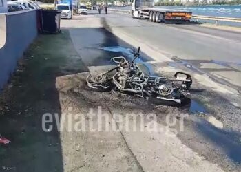 Εκσφενδονίστηκε 150 μέτρα μετά από σύγκρουση με Ι.Χ. – Σοκ από το θανατηφόρο τροχαίο