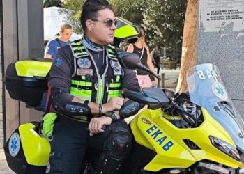 Alldaynews.gr Μάχη για τη ζωή του δίνει διασώστης του ΕΚΑΒ που τραυματίστηκε σε τροχαίο – Έκκληση για αίμα