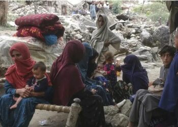 Σεισμός στο Αφγανιστάν: Γυναίκες πέθαναν αβοήθητες στα ερείπια επειδή oι Ταλιμπάν απαγορεύουν στους διασώστες να τις αγγίζουν